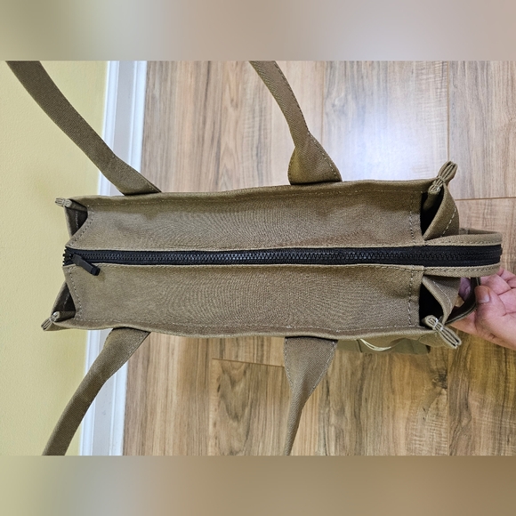 🎉HOST PICK🎉 Marc Jacobs The Canvas Large Tote - Picture 13 of 17